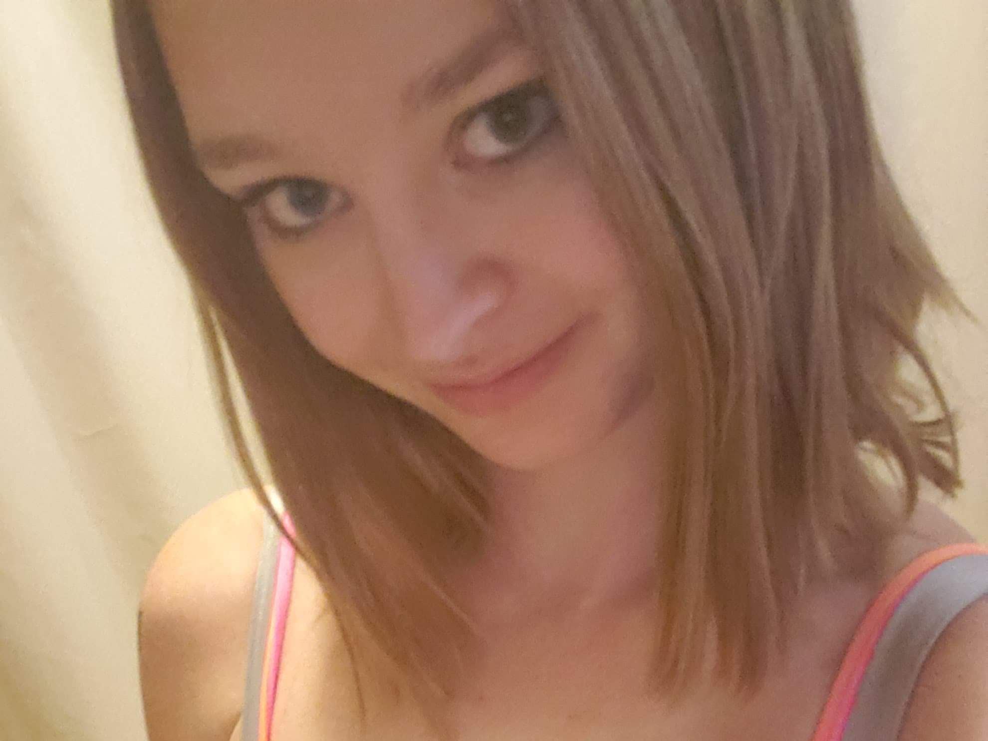 Image de profil du modèle de webcam love81513