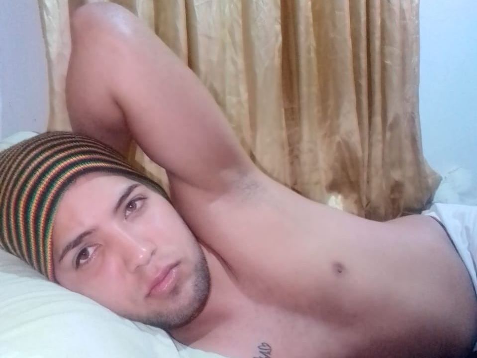 Image de profil du modèle de webcam RaelHOTLatin