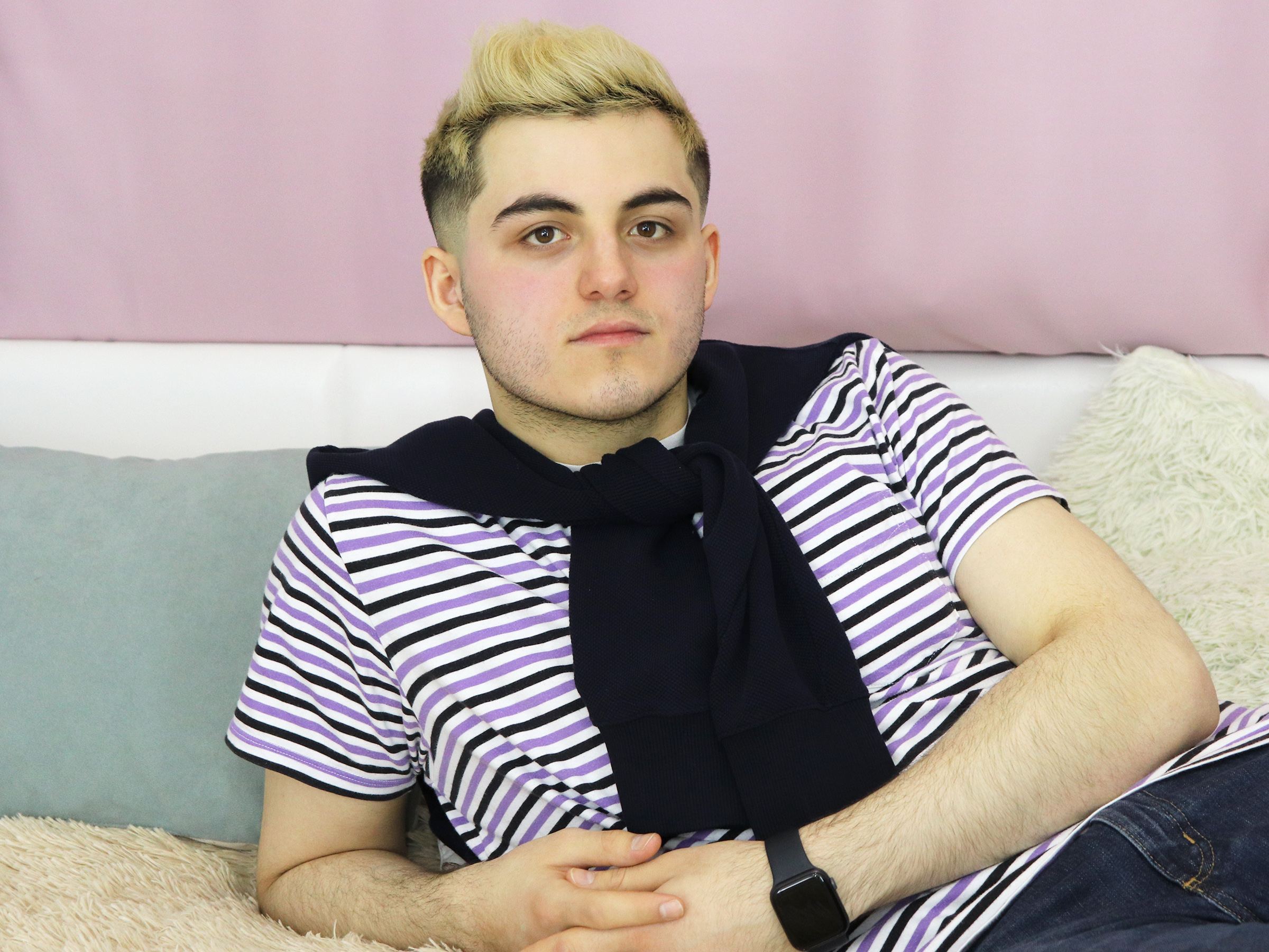 NikoYovich profilbild på webbkameramodell 