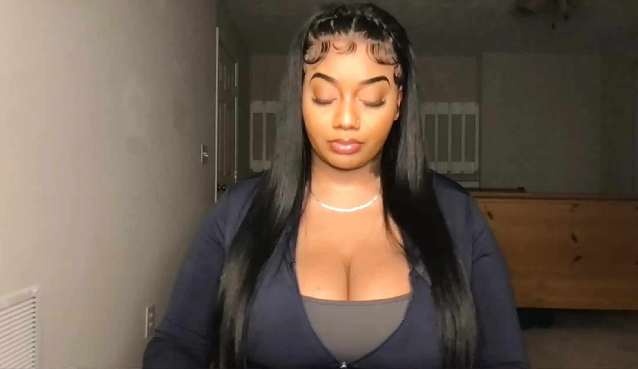 Performer MZZZWETWET Video 1