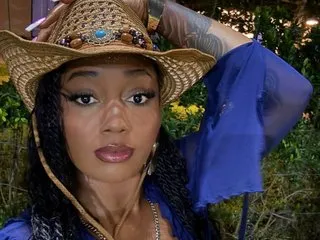 Imagen de perfil de modelo de cámara web de MZZZWETWET