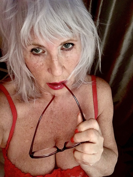 Performer MelissaMature Photo 3