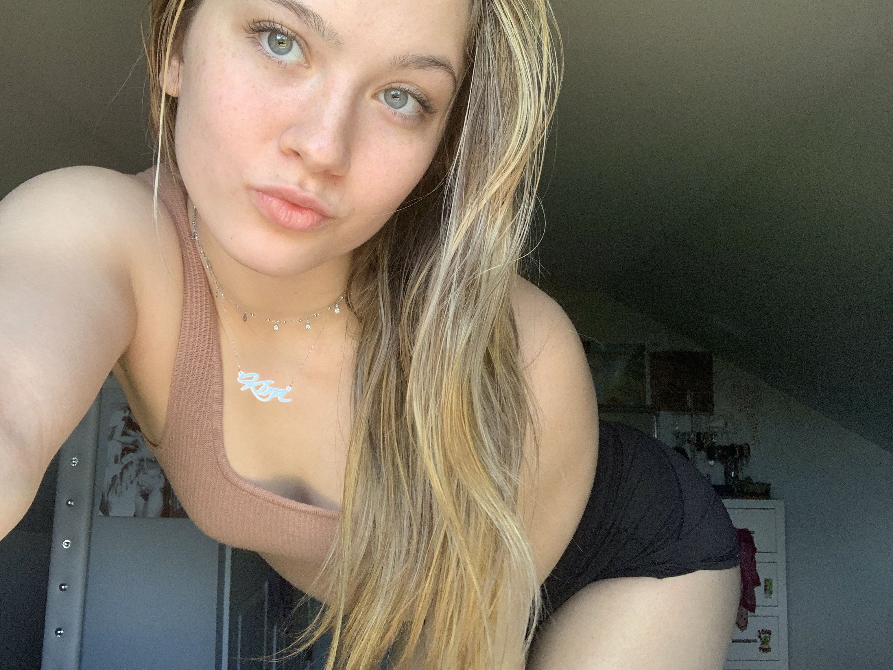 Imagen de perfil de modelo de cámara web de sunshinejayne