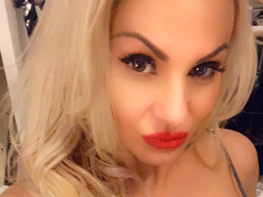 Vegas_Bombshell_xxx cam model profile picture 