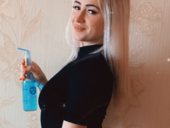 LisaHarper profilbild på webbkameramodell 