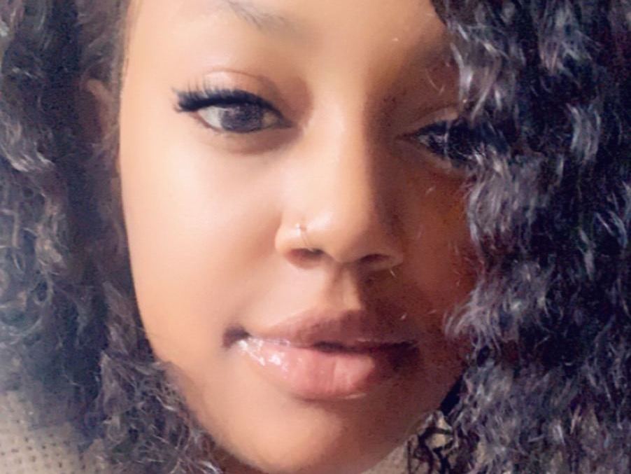 IceMiaOut cam model profile picture 