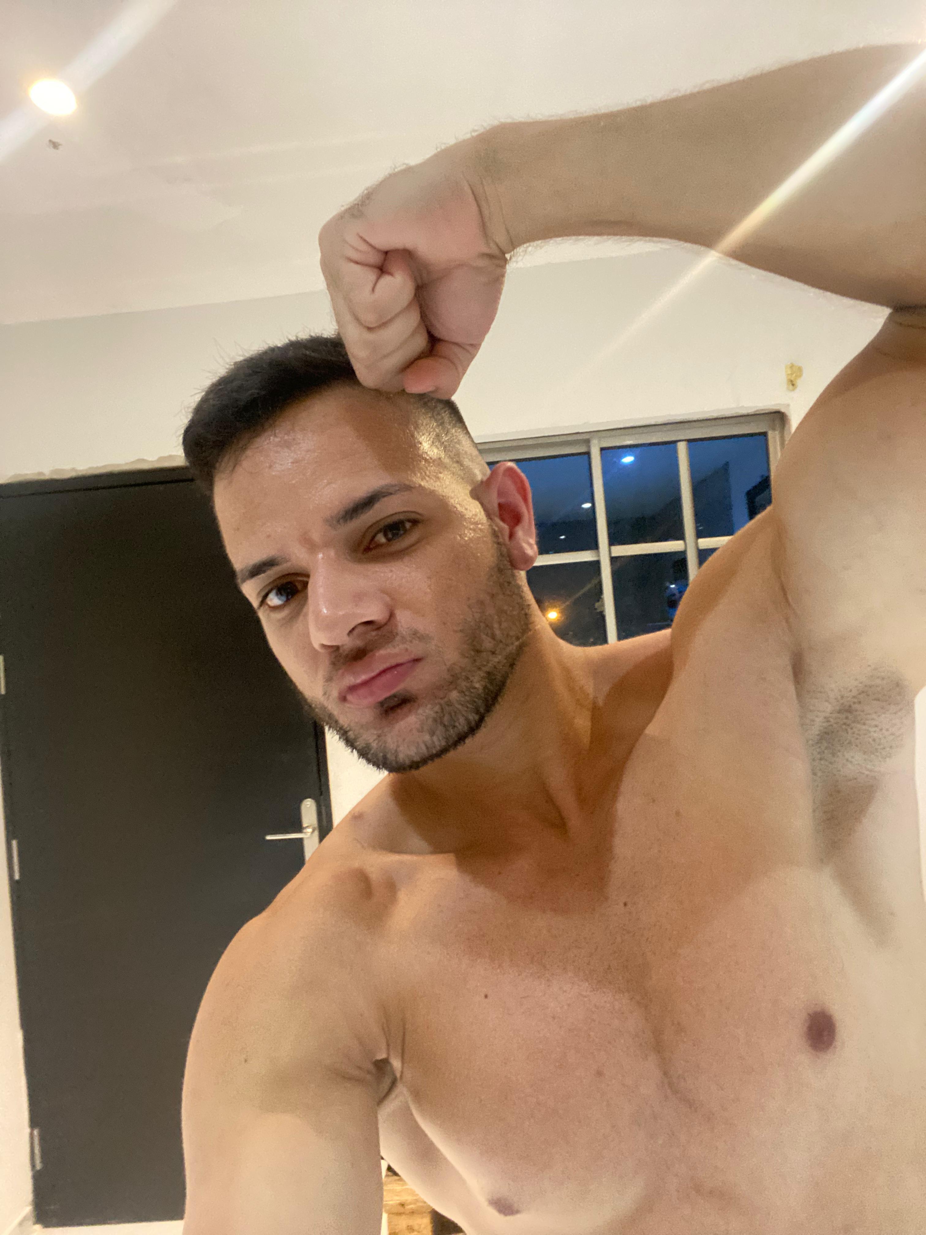 Performer FrezisYmuscle Photo 2