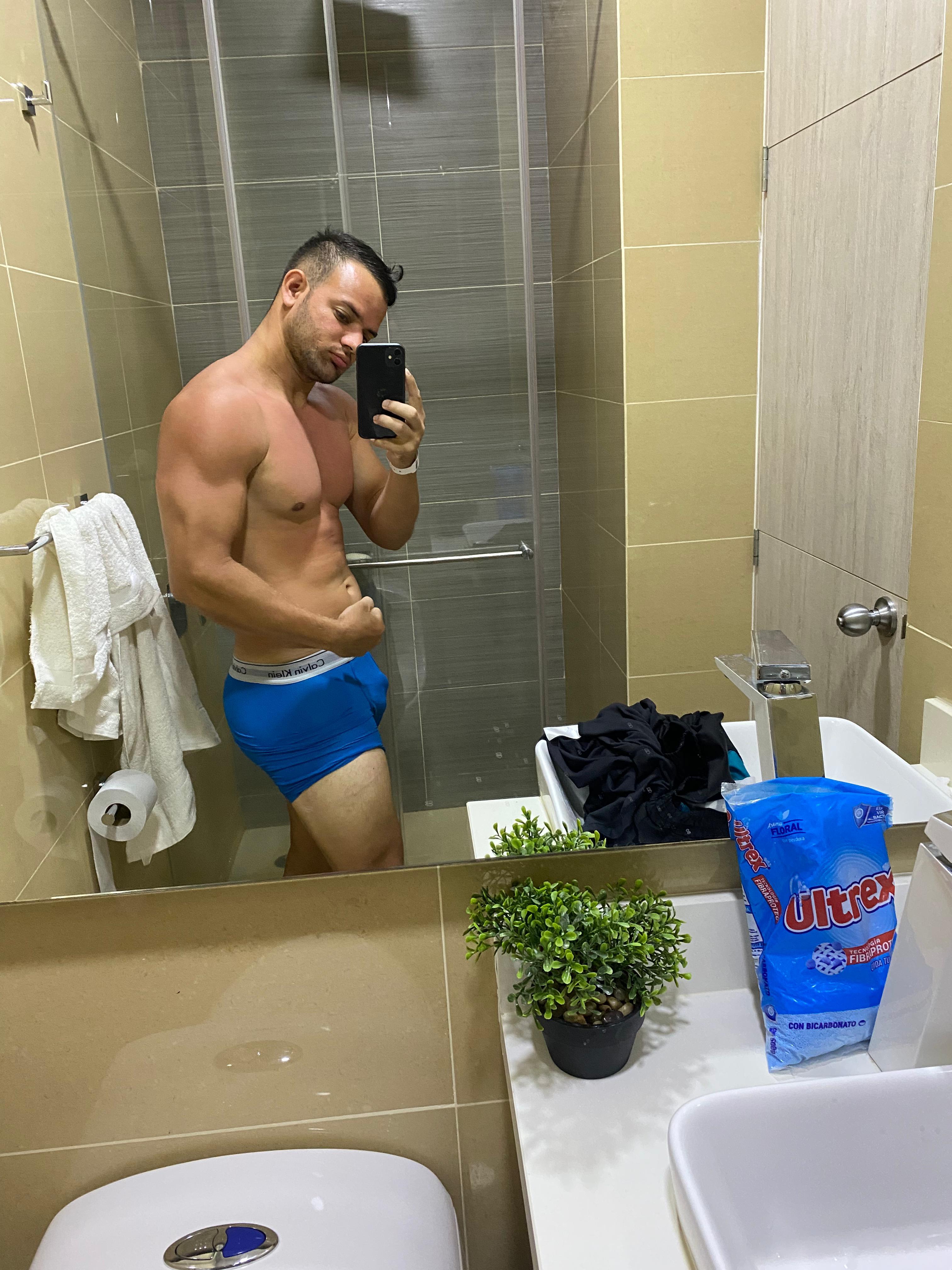 Performer FrezisYmuscle Photo 9