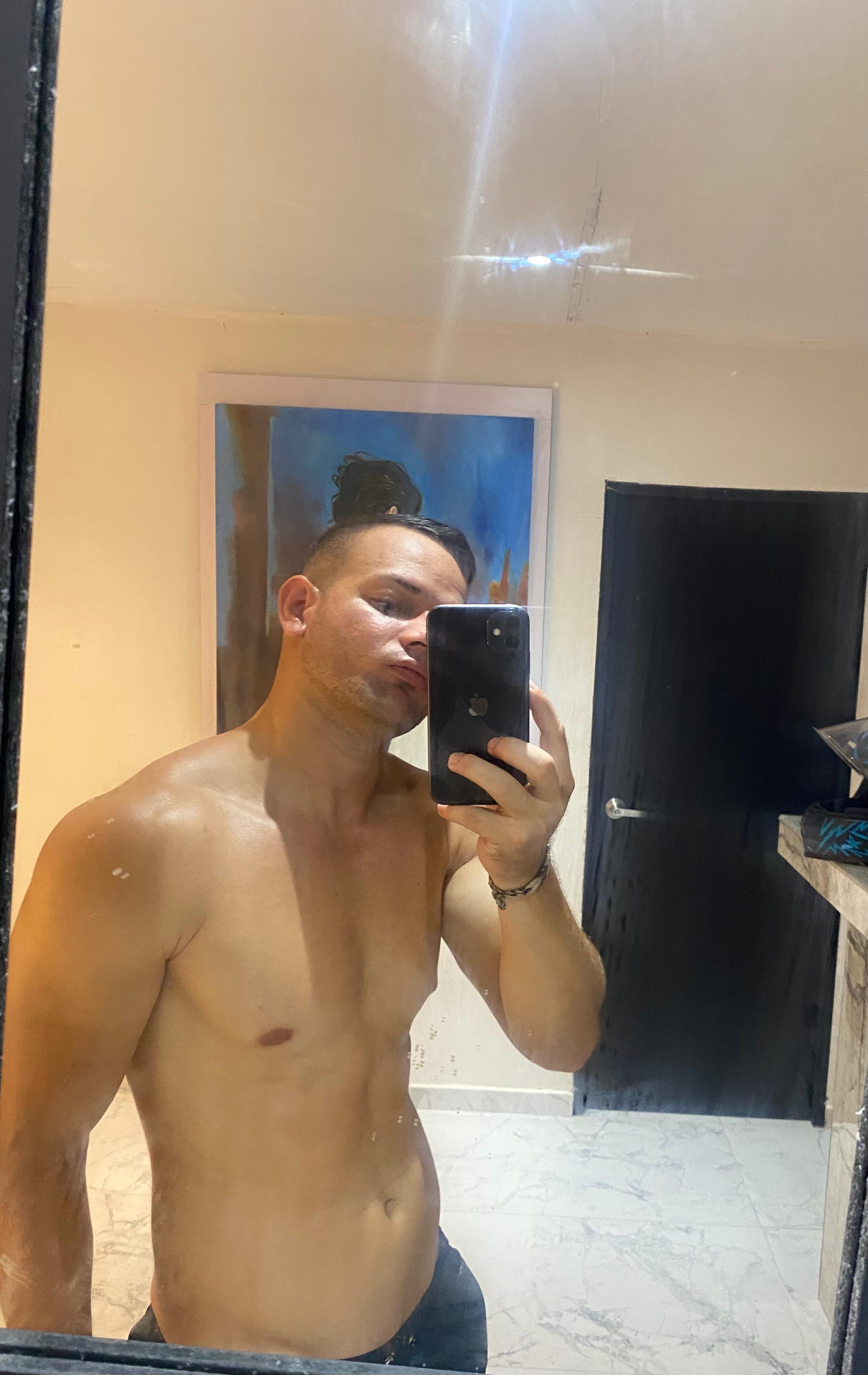 Performer FrezisYmuscle Photo 12