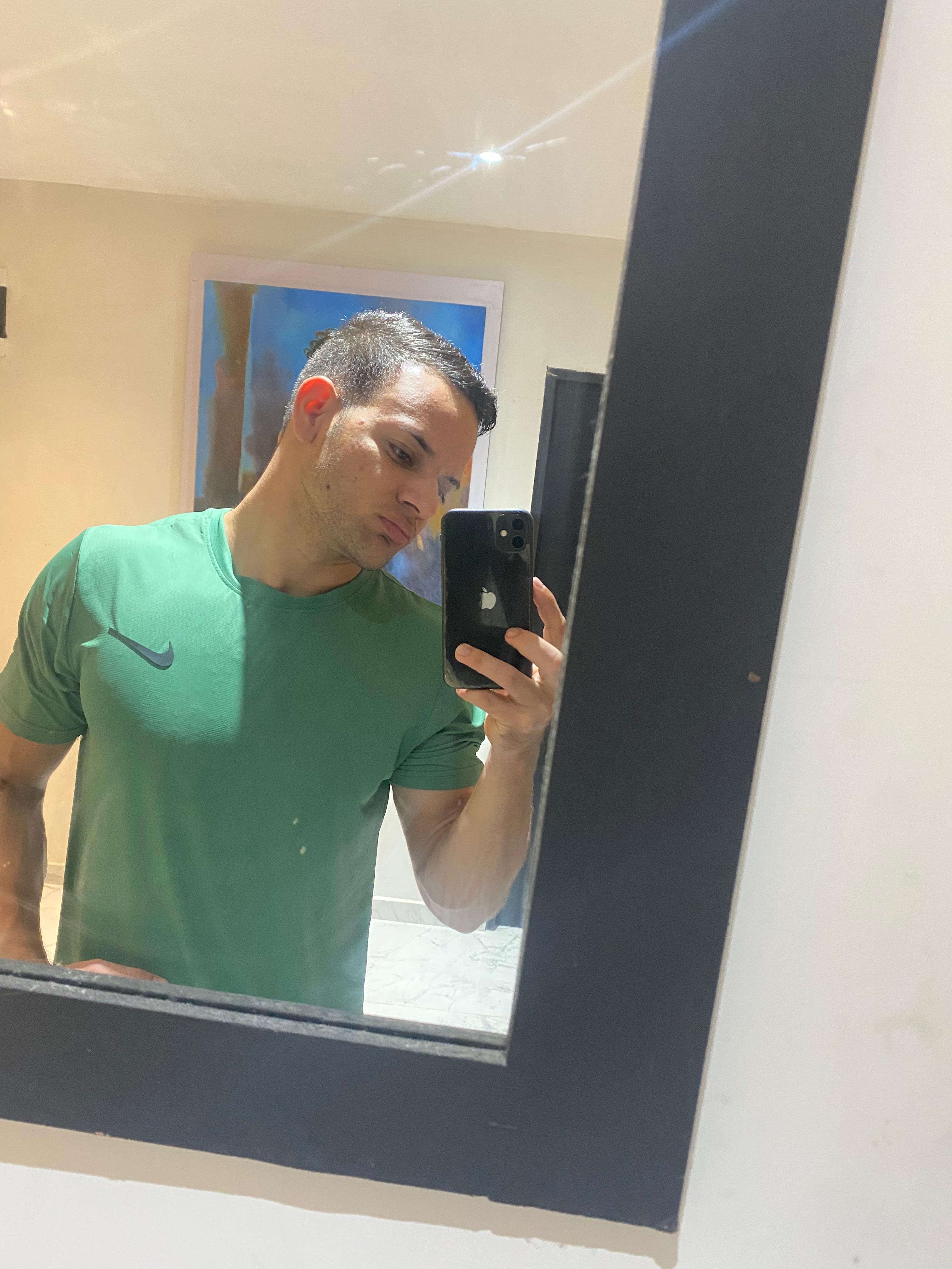 Performer FrezisYmuscle Photo 6