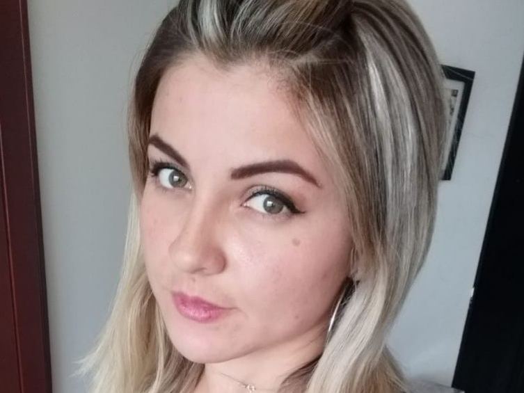 mikahoades profielfoto van cam model 