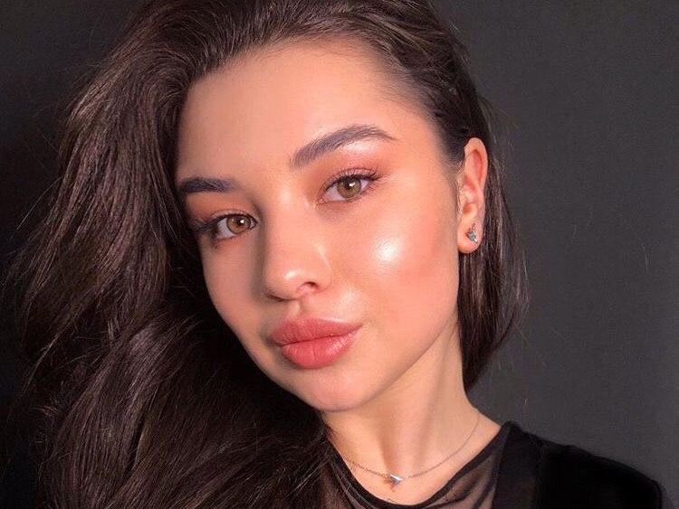 Di_Monica profilbild på webbkameramodell 