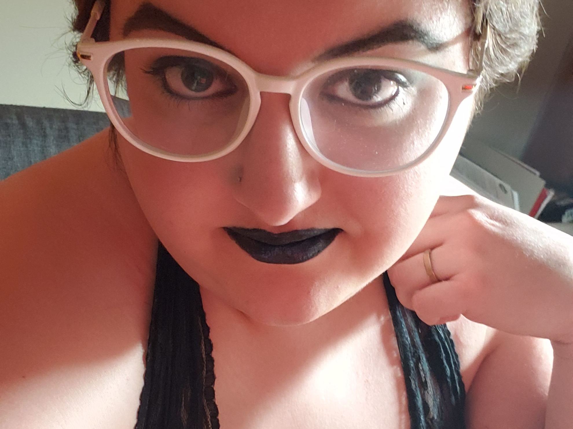 Profilbilde av QueenBree99 webkamera modell