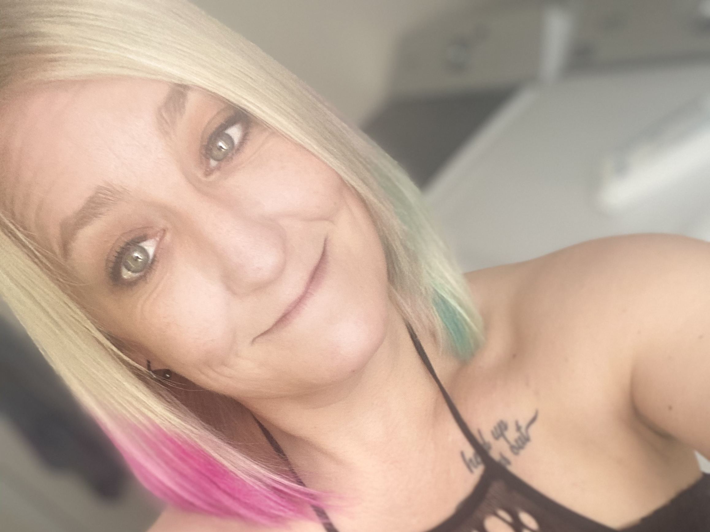 Image de profil du modèle de webcam Hotmilf4ever21