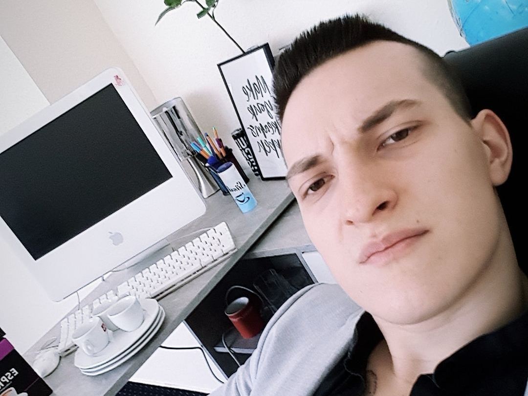 TattooedMuscularBIGcock69 profilbild på webbkameramodell 
