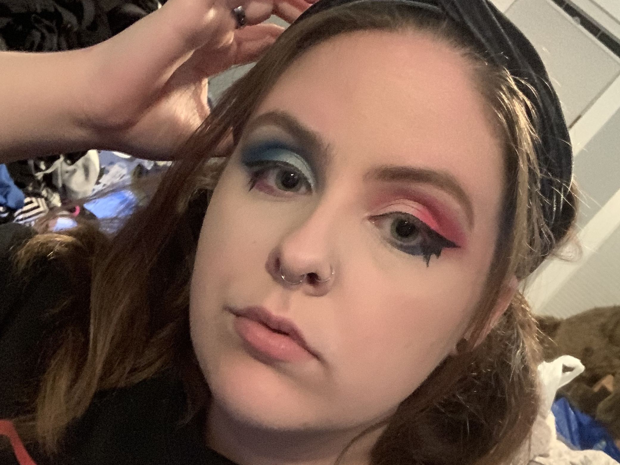 BadNewsB18 profilbild på webbkameramodell 