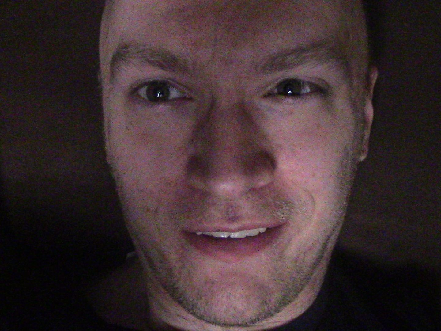 Image de profil du modèle de webcam FzzyBzzy