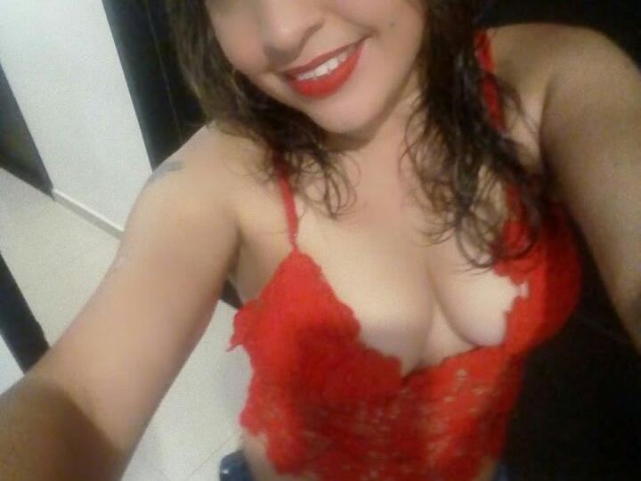 Imagen de perfil de modelo de cámara web de bombastica