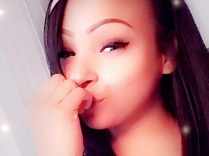 Image de profil du modèle de webcam ToneCarmela