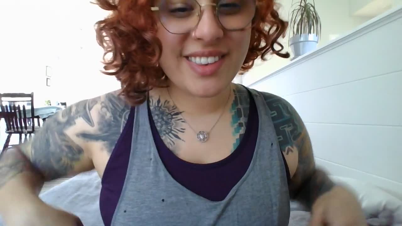 Interprete MissHazelAdams Video 1