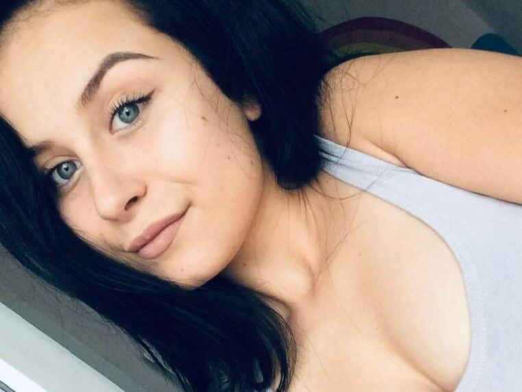 xKarina cam model profile picture 