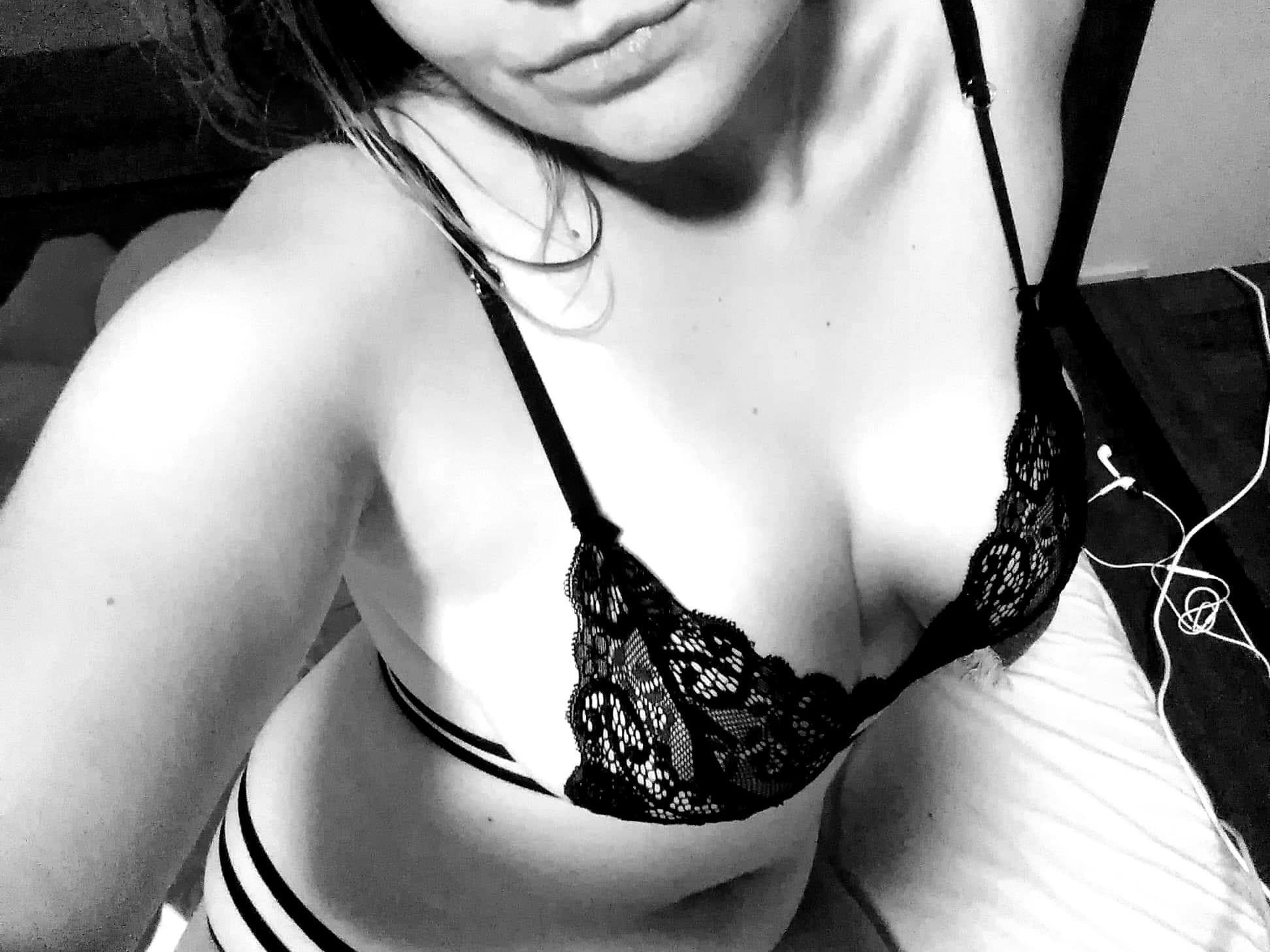 AishaaKarin immagine del profilo del modello di cam