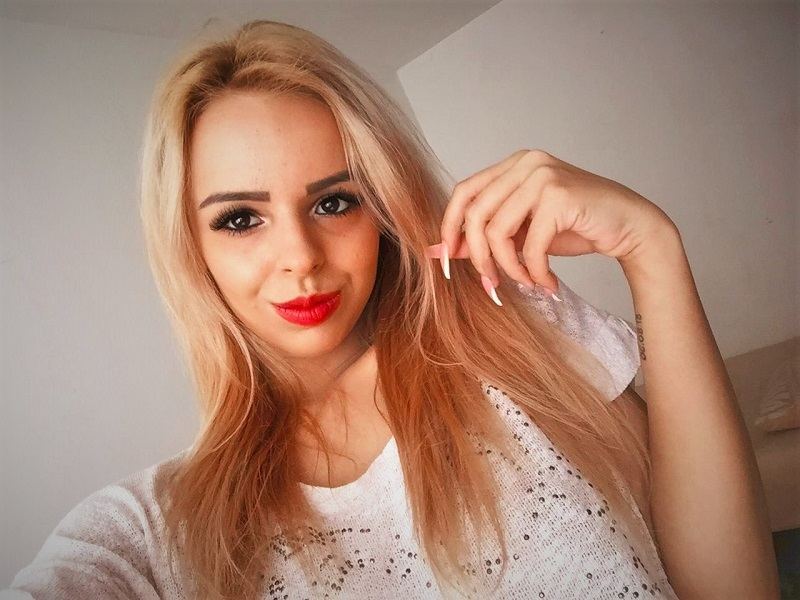 Image de profil du modèle de webcam UrNaughtyDesire