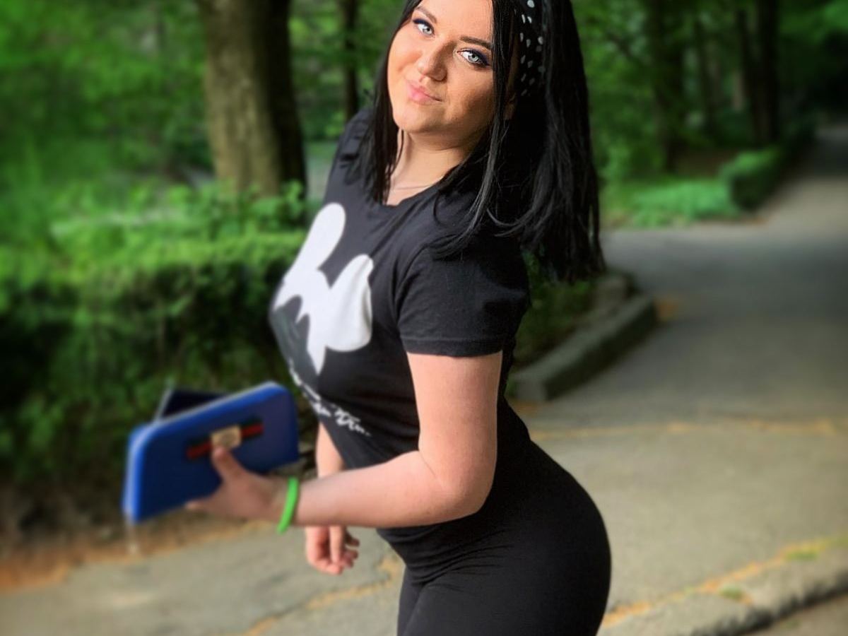 YlonnaCate profielfoto van cam model 