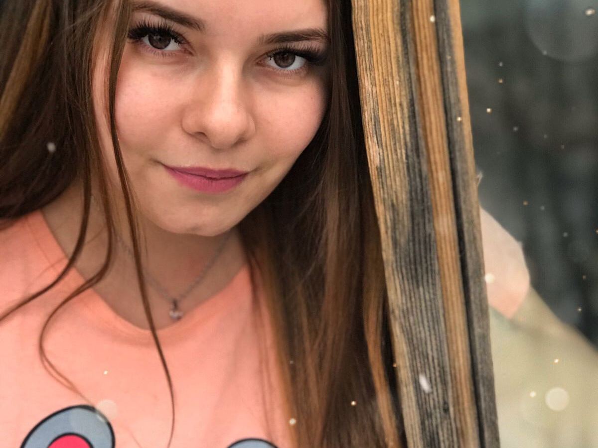 Image de profil du modèle de webcam Mia_Rolli