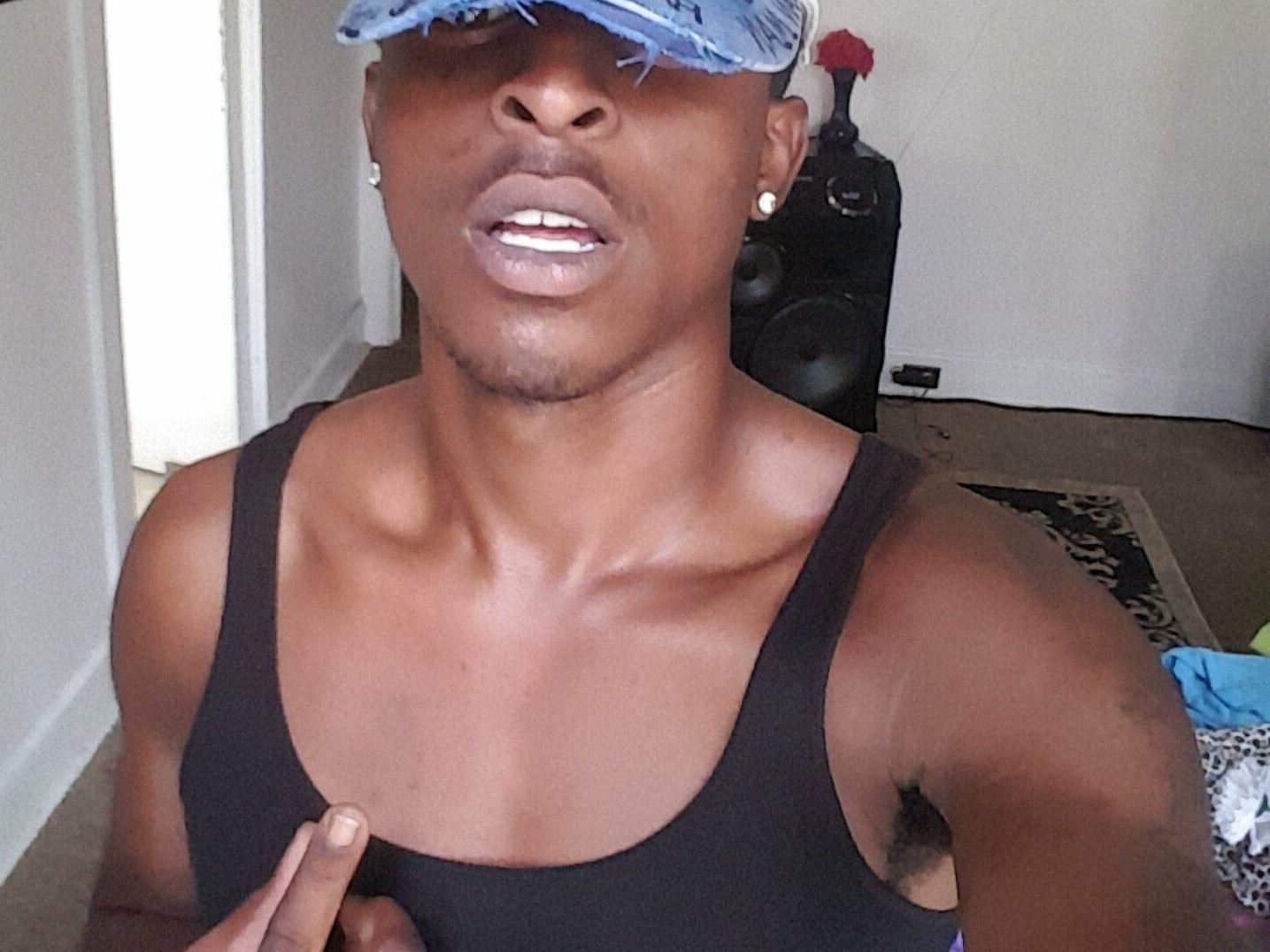 Dexter_Oliver cam model profile picture 