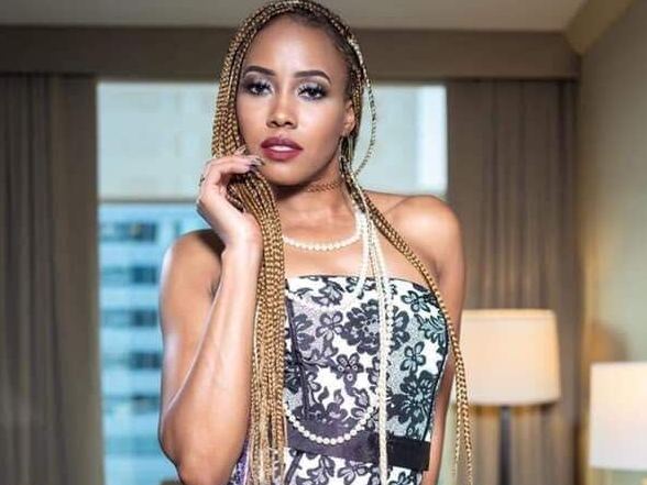 Imagen de perfil de modelo de cámara web de MonicaSame