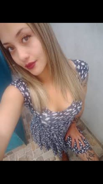 Interprète LucyyFlowers Photo 6