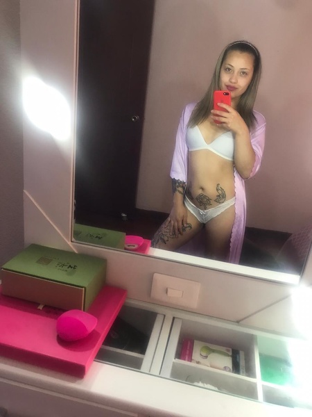 Interprète LucyyFlowers Photo 2