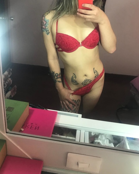 Performer LucyyFlowers Photo 1