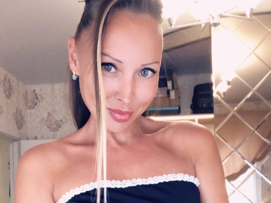 AminaMore immagine del profilo del modello di cam
