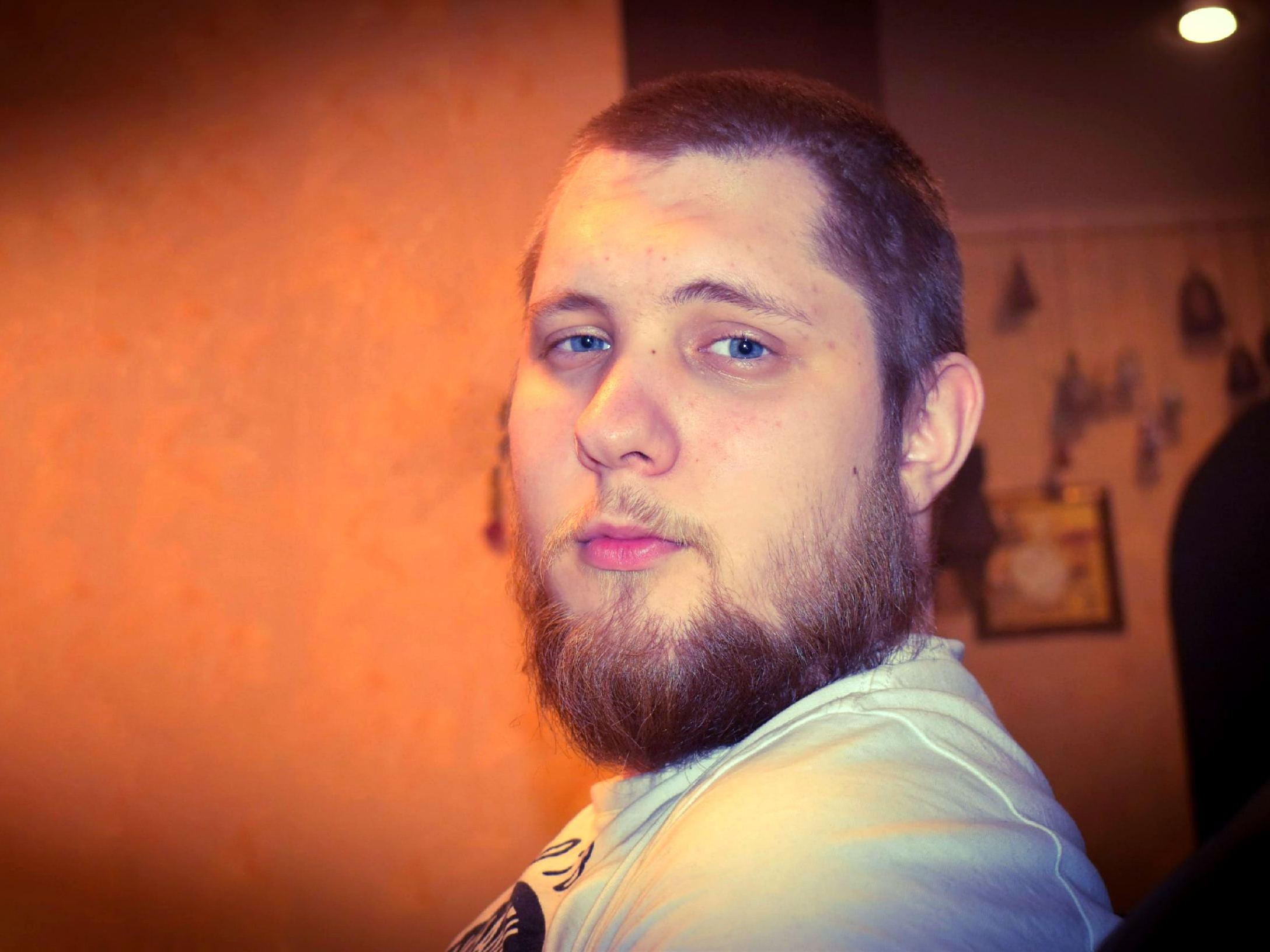 Image de profil du modèle de webcam JohnyDew
