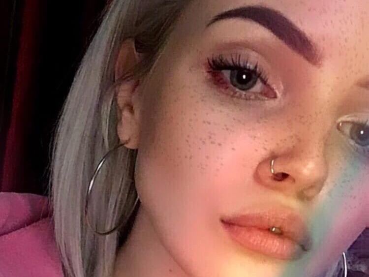 AniBlondys profilbild på webbkameramodell 