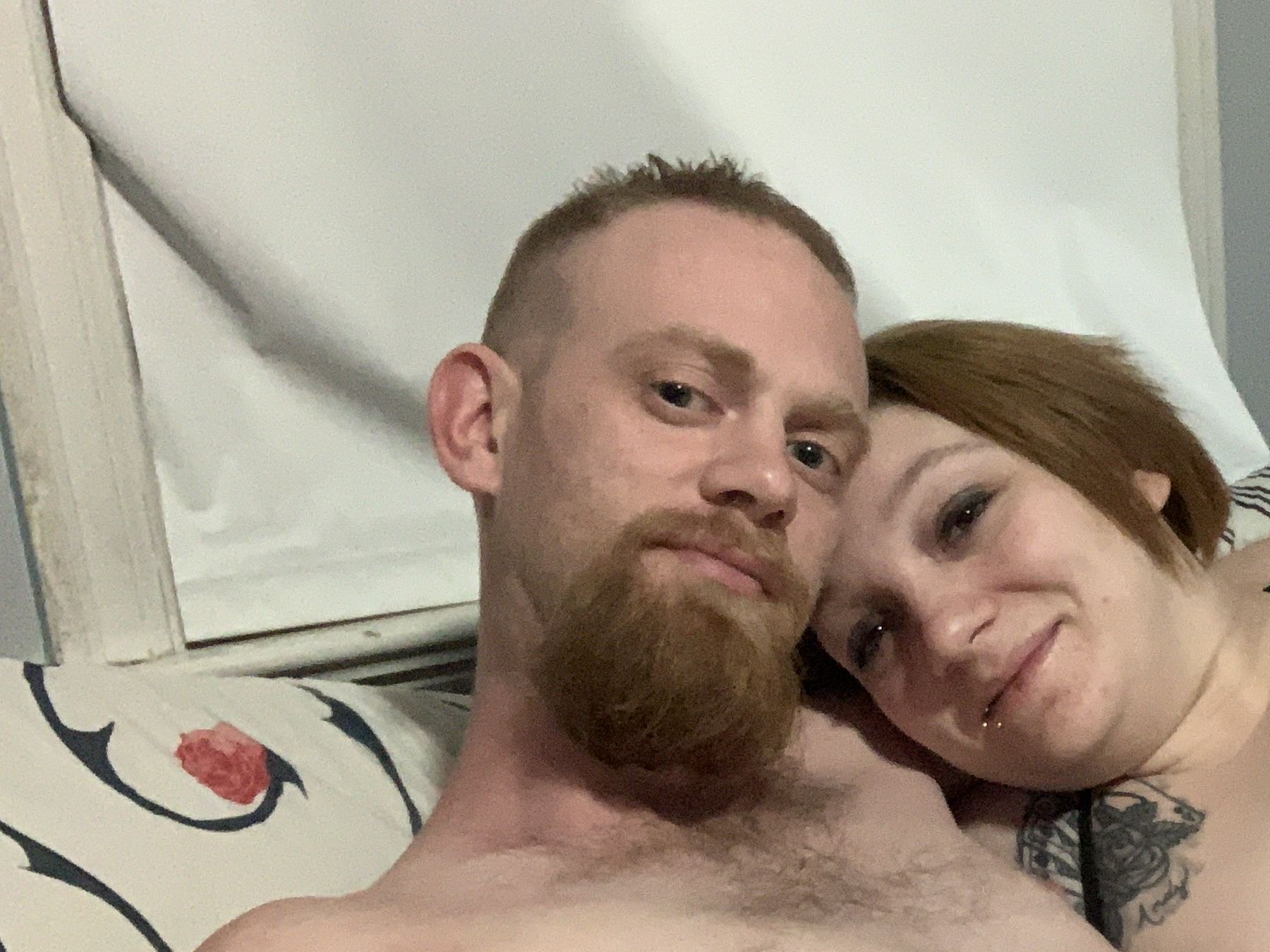 Lovenaughty profielfoto van cam model 
