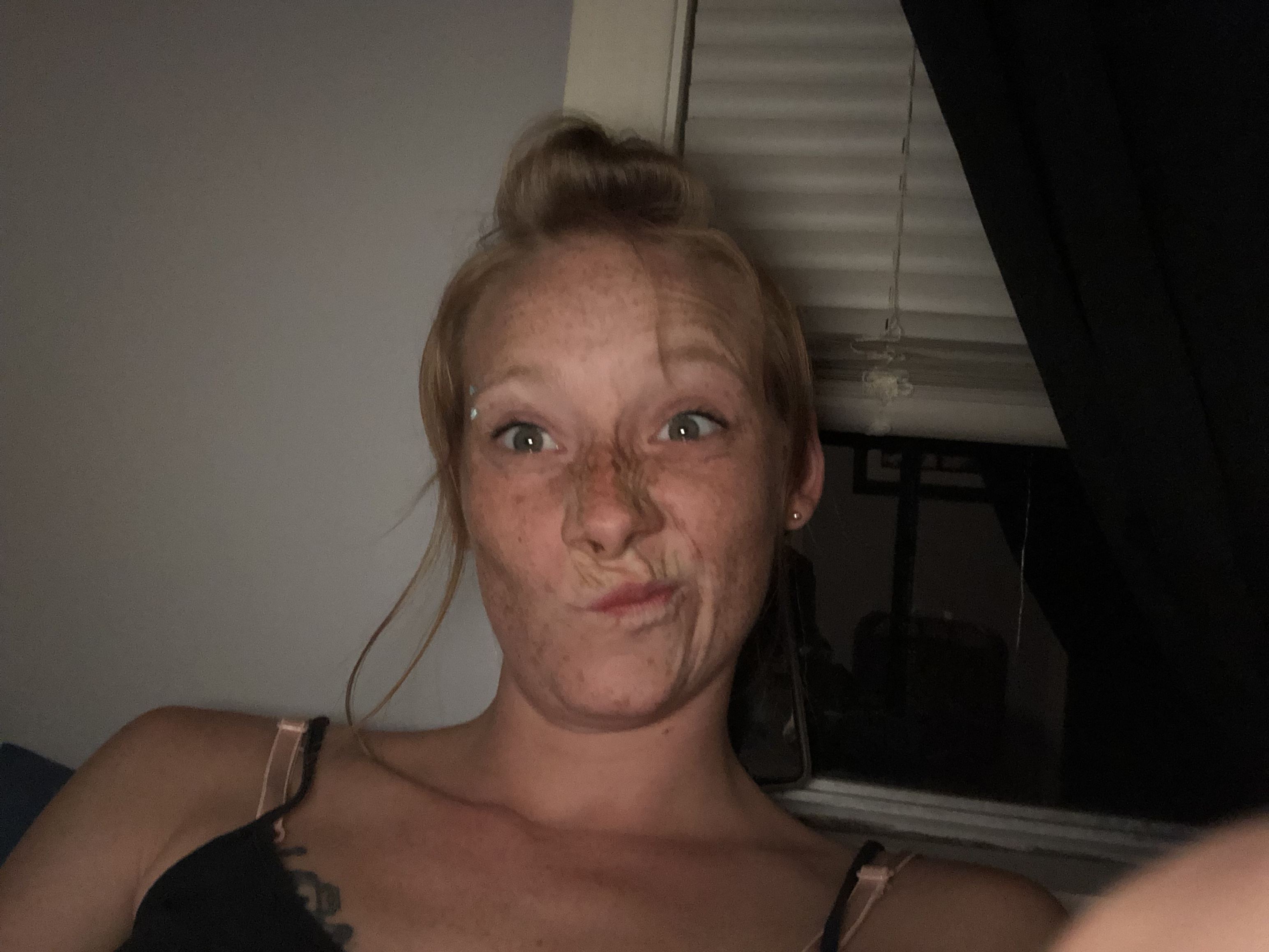 LilRed19891979 profilbild på webbkameramodell 