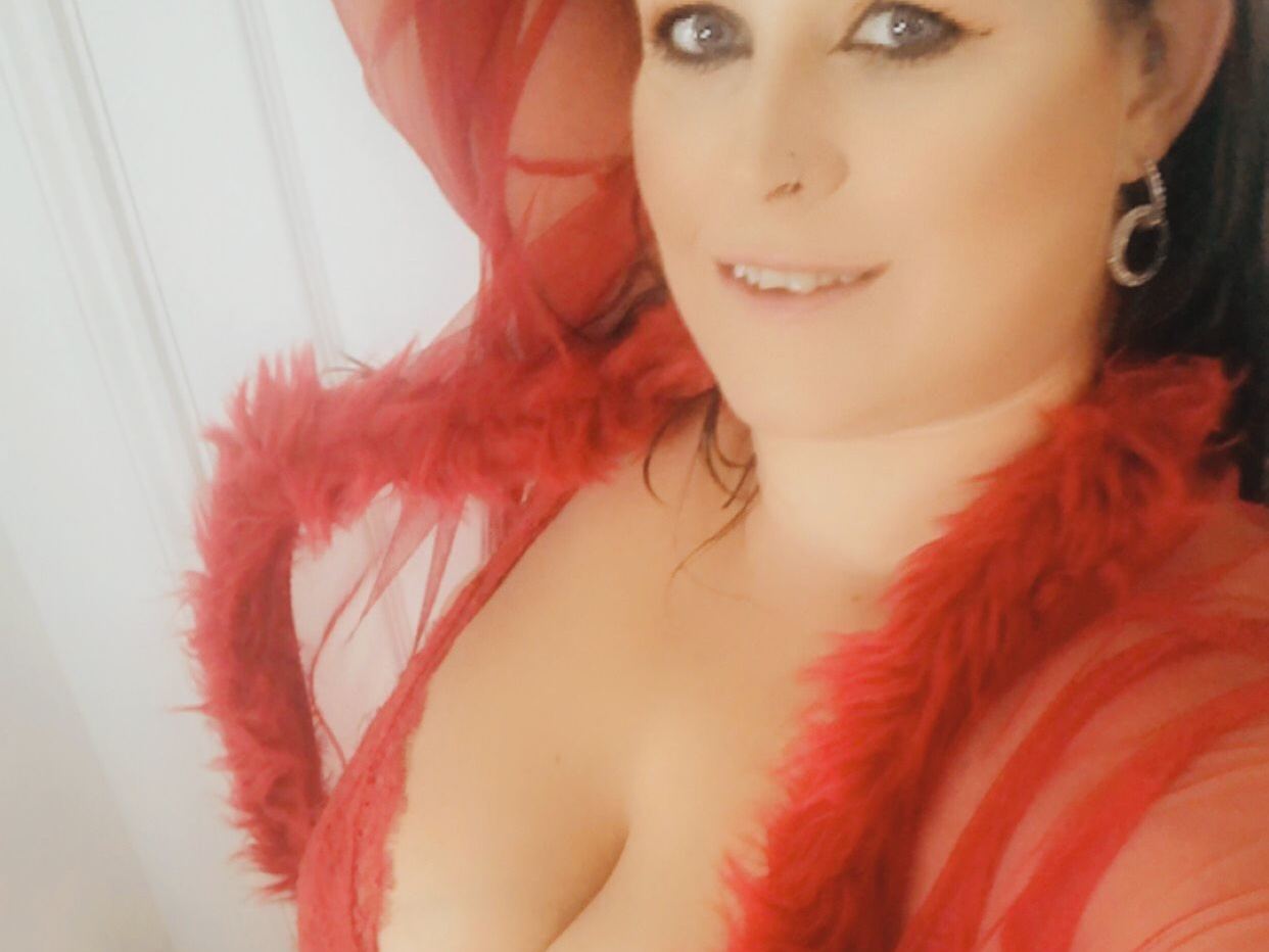 Imagen de perfil de modelo de cámara web de BustyLucyRose