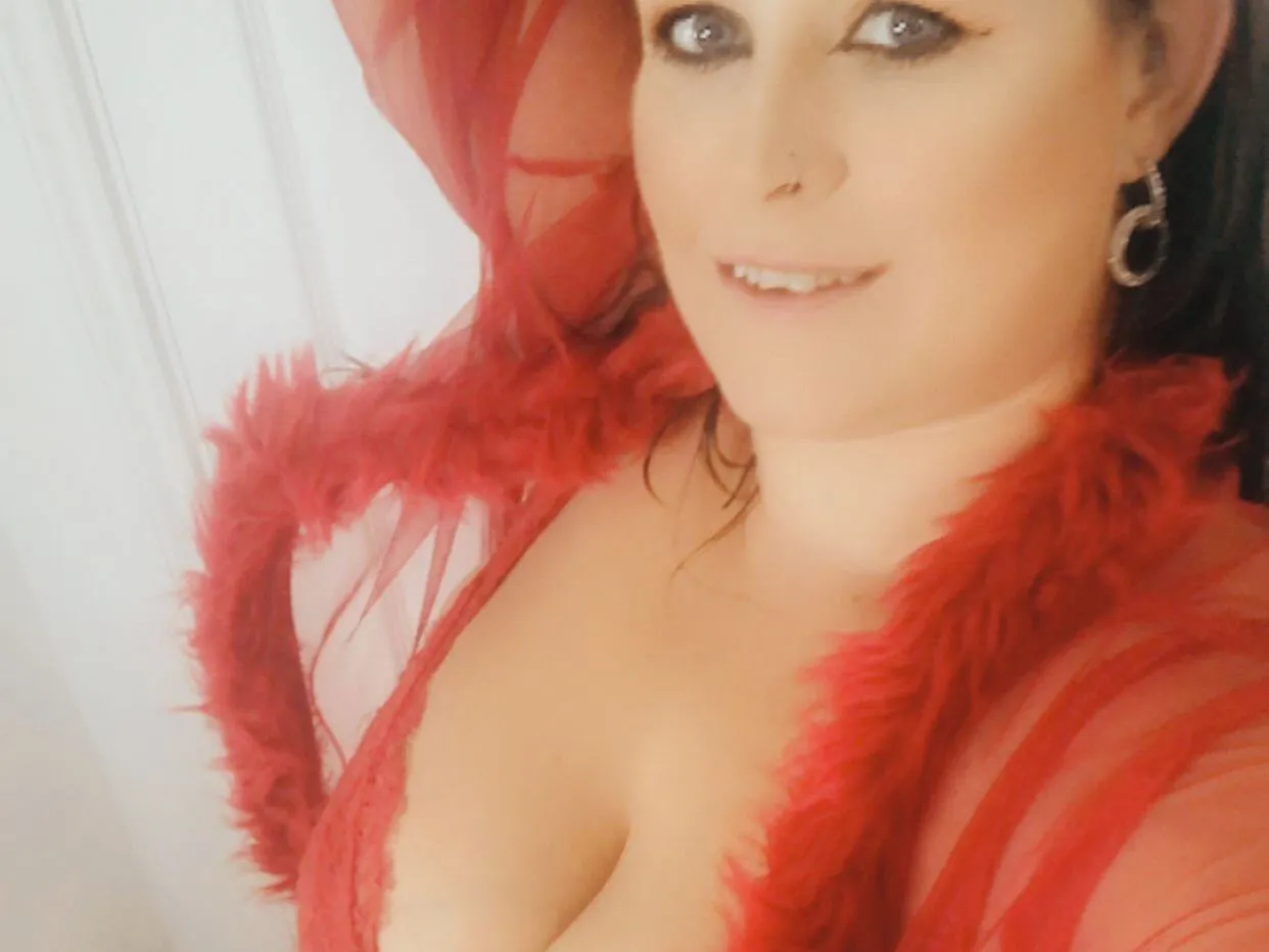 BustyLucyRose profilbild på webbkameramodell