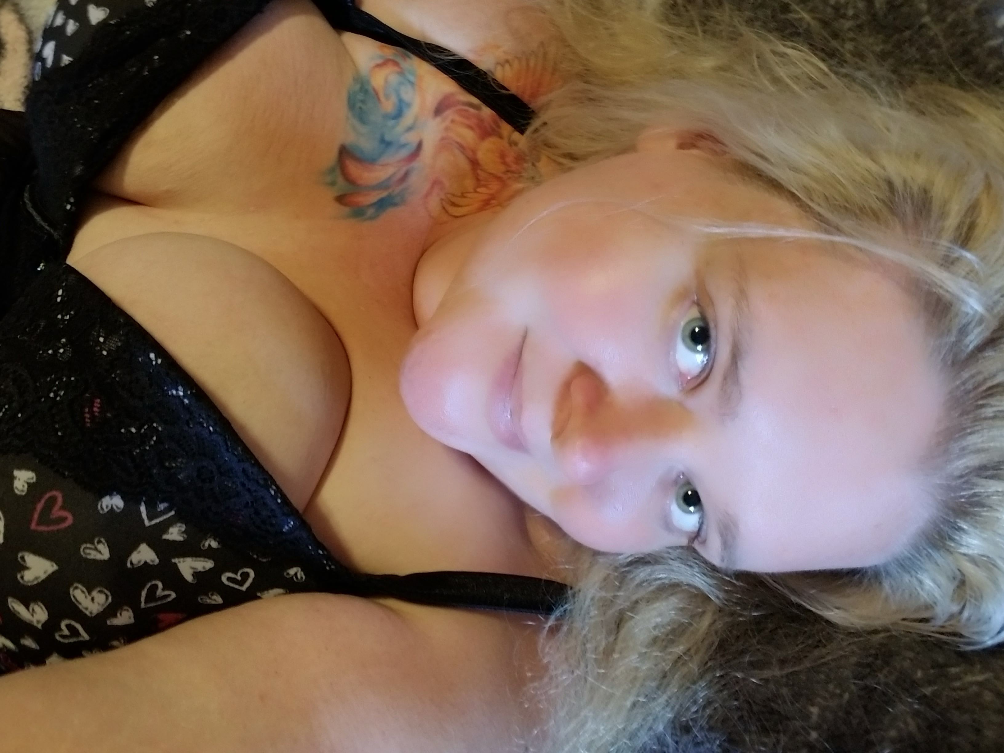 Image de profil du modèle de webcam CurvyCanadianVixen