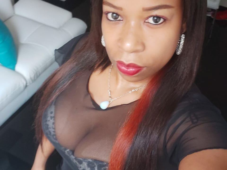 Imagen de perfil de modelo de cámara web de CAMIILA_SMITH