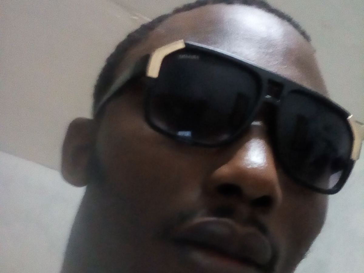 Image de profil du modèle de webcam Coolboys237
