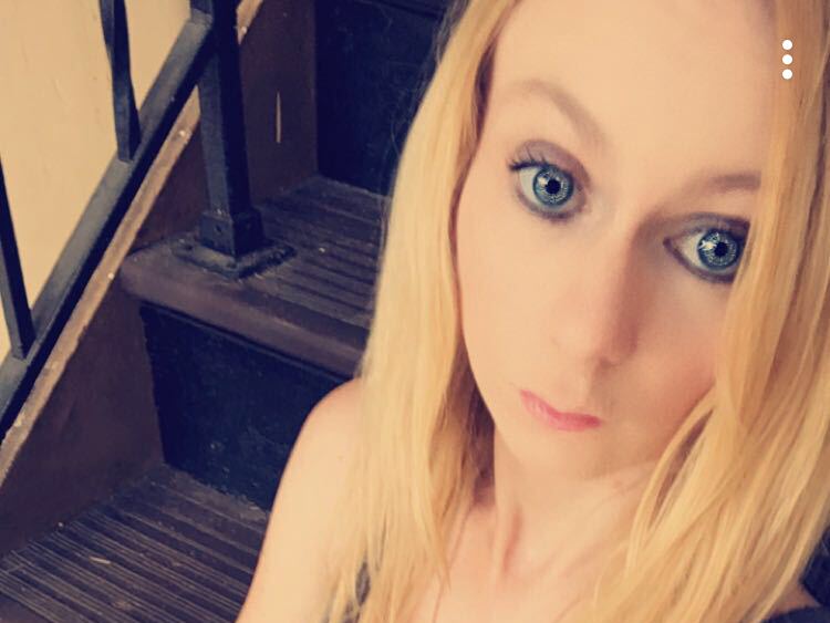 Image de profil du modèle de webcam MinaBina