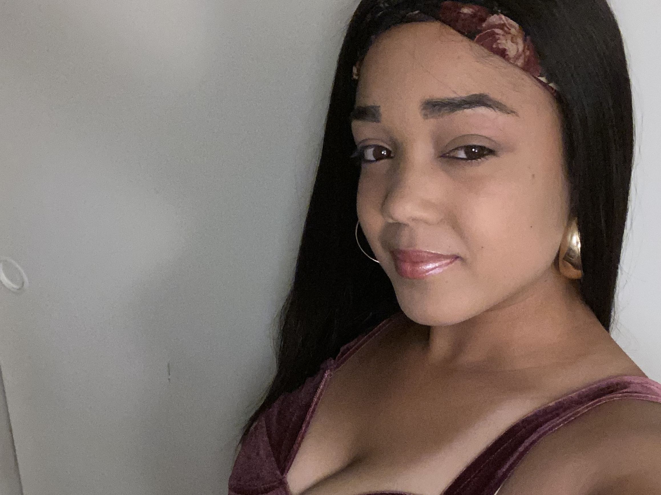 Imagen de perfil de modelo de cámara web de Avi_xxx