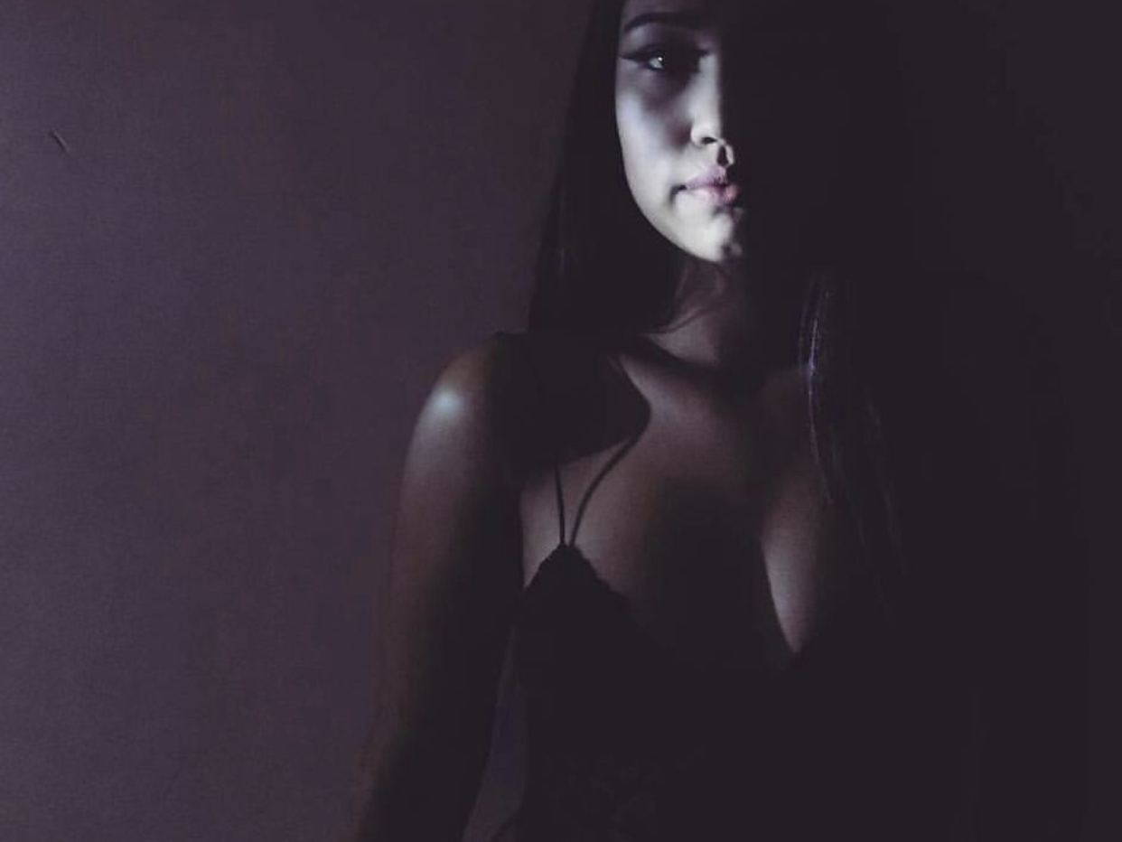 Image de profil du modèle de webcam AnaLuXoXo