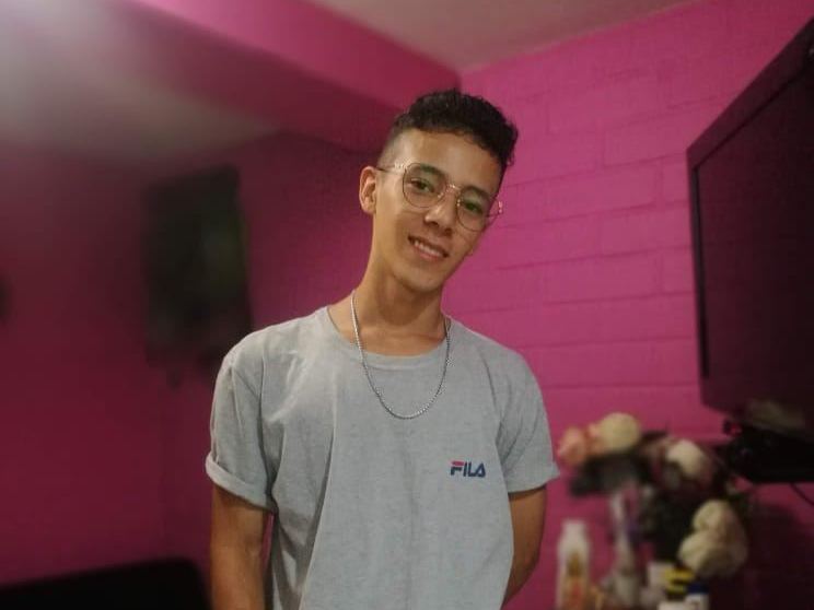 Imagen de perfil de modelo de cámara web de Adam_Smitth