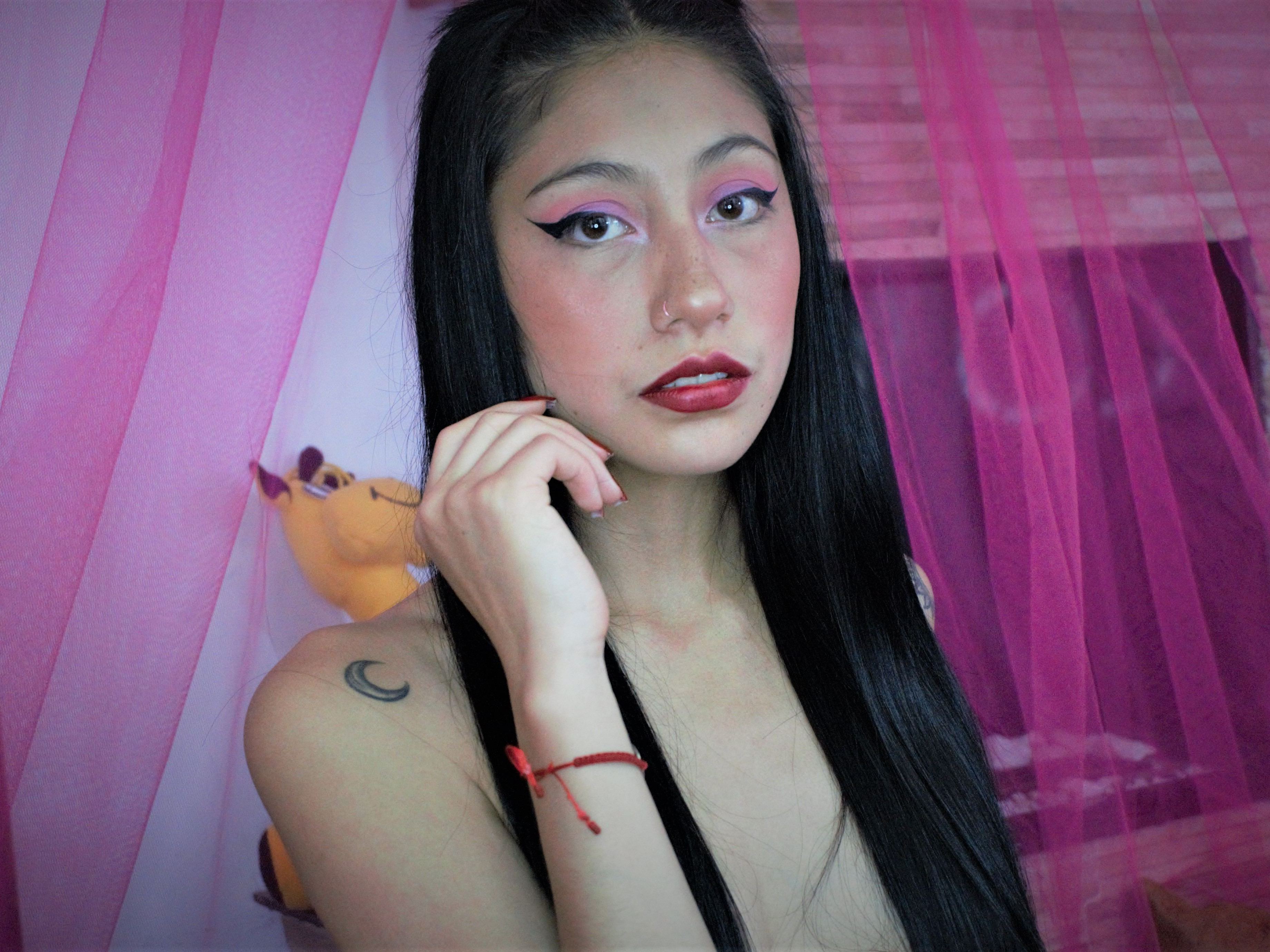 Imagen de perfil de modelo de cámara web de Miaalove_s