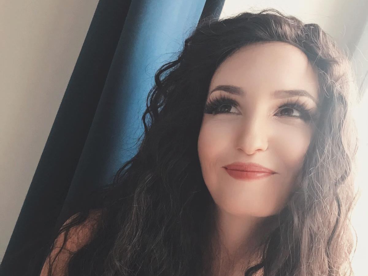 LucretiaAugust Profilbild des Cam-Modells 